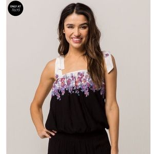 NWT O'Neill Fable Cold Shoulder Top